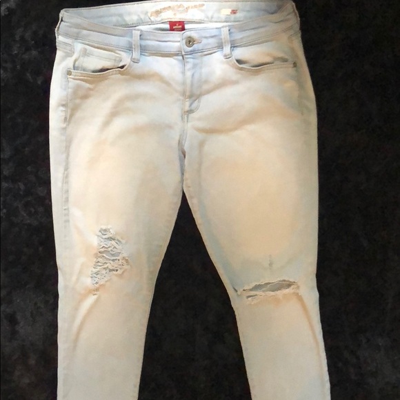 Distressed Jeans - Picture 2 of 3